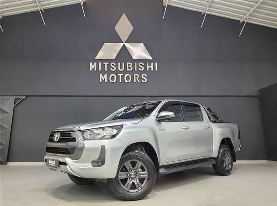 TOYOTA HILUX 2.8 D-4D TURBO DIESEL CD SR 4X4 AUTOMÁTICO TOYOTA HILUX 2.8 D-4D TURBO DIESEL CD SR 4X4 AUTOMÁTICO